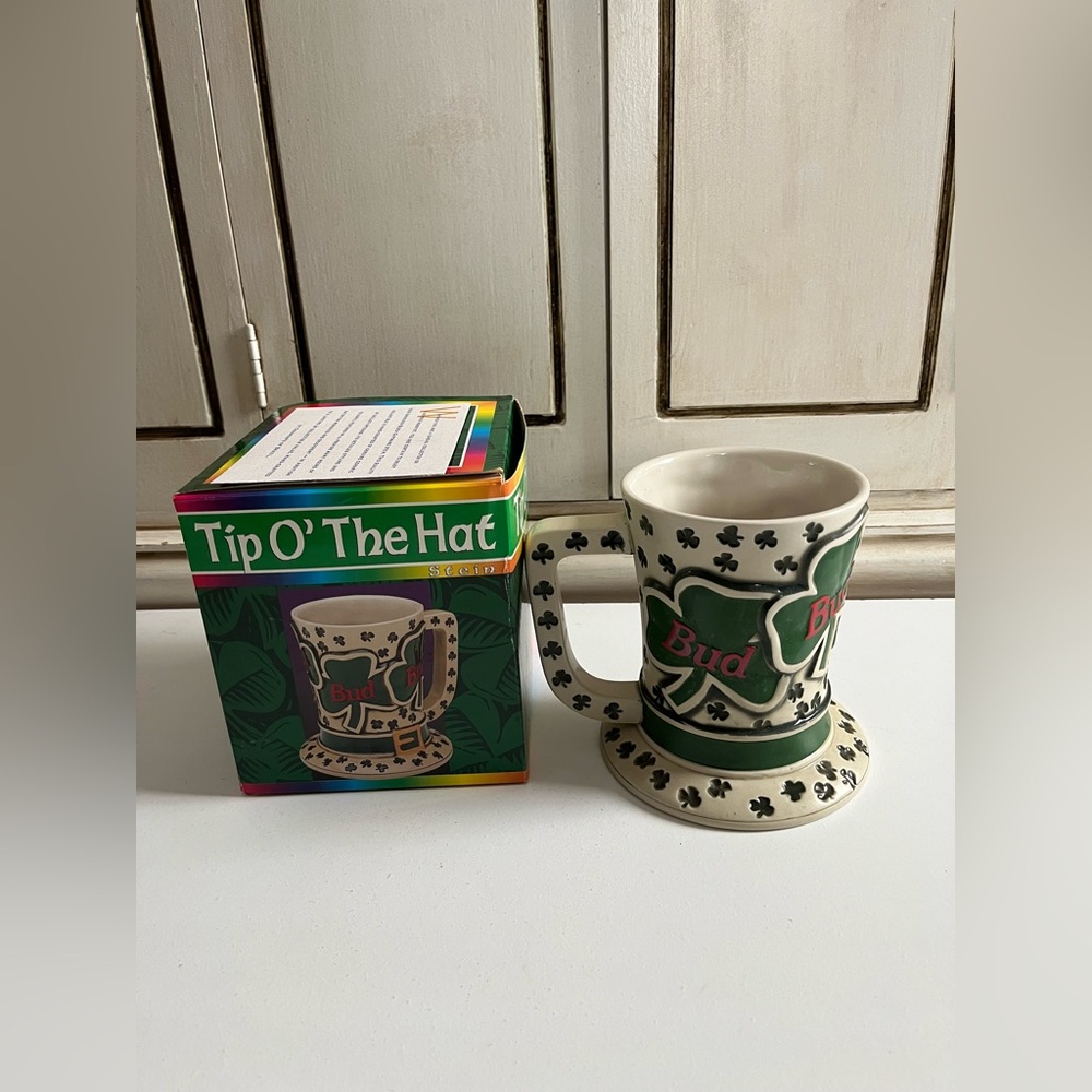 Vintage 1995 Budweiser Bud Tip O The Hat Stein Mug 
St. Patricks Day Shamrock